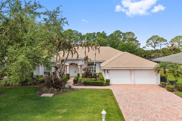 1184 SW Mirror Lake Cove, sold in Country Club Estates Parcel 8 Phase 1, Port St Lucie, FL