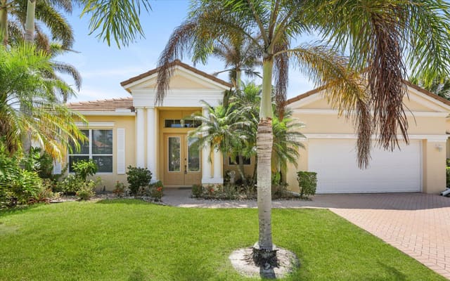 521 SW Lake Manatee Way, sold in The Lakes At St Lucie West, Port St Lucie, FL