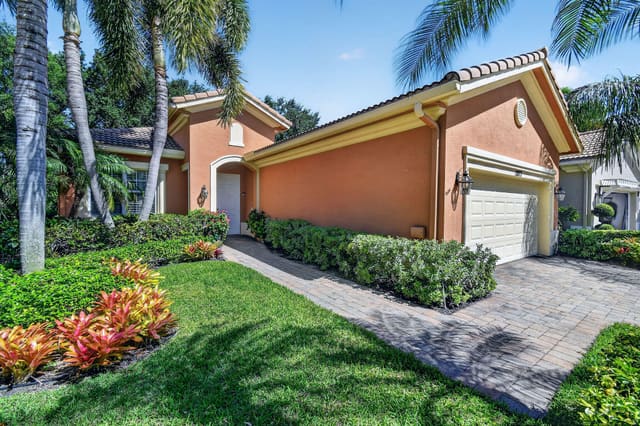 12077 Aviles Circle, sold in Paloma, Palm Beach Gardens, FL