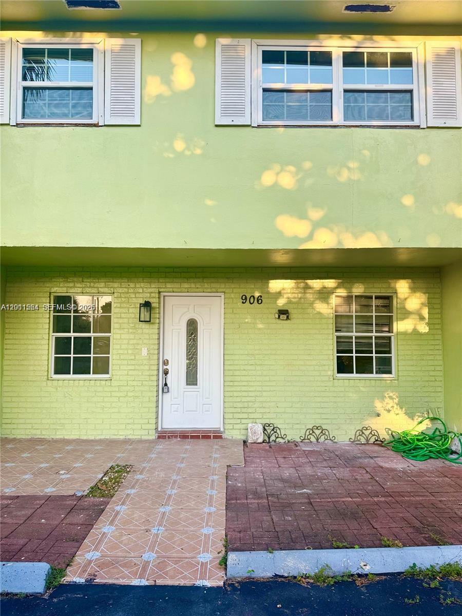 906 SW 74th Avenue, North Lauderdale, FL 33068, North Lauderdale