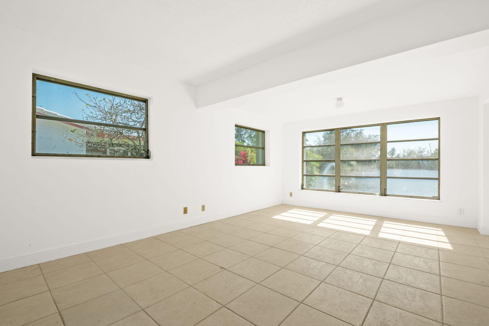 5205 NW 28th Avenue, Tamarac, FL 33309 photo 3