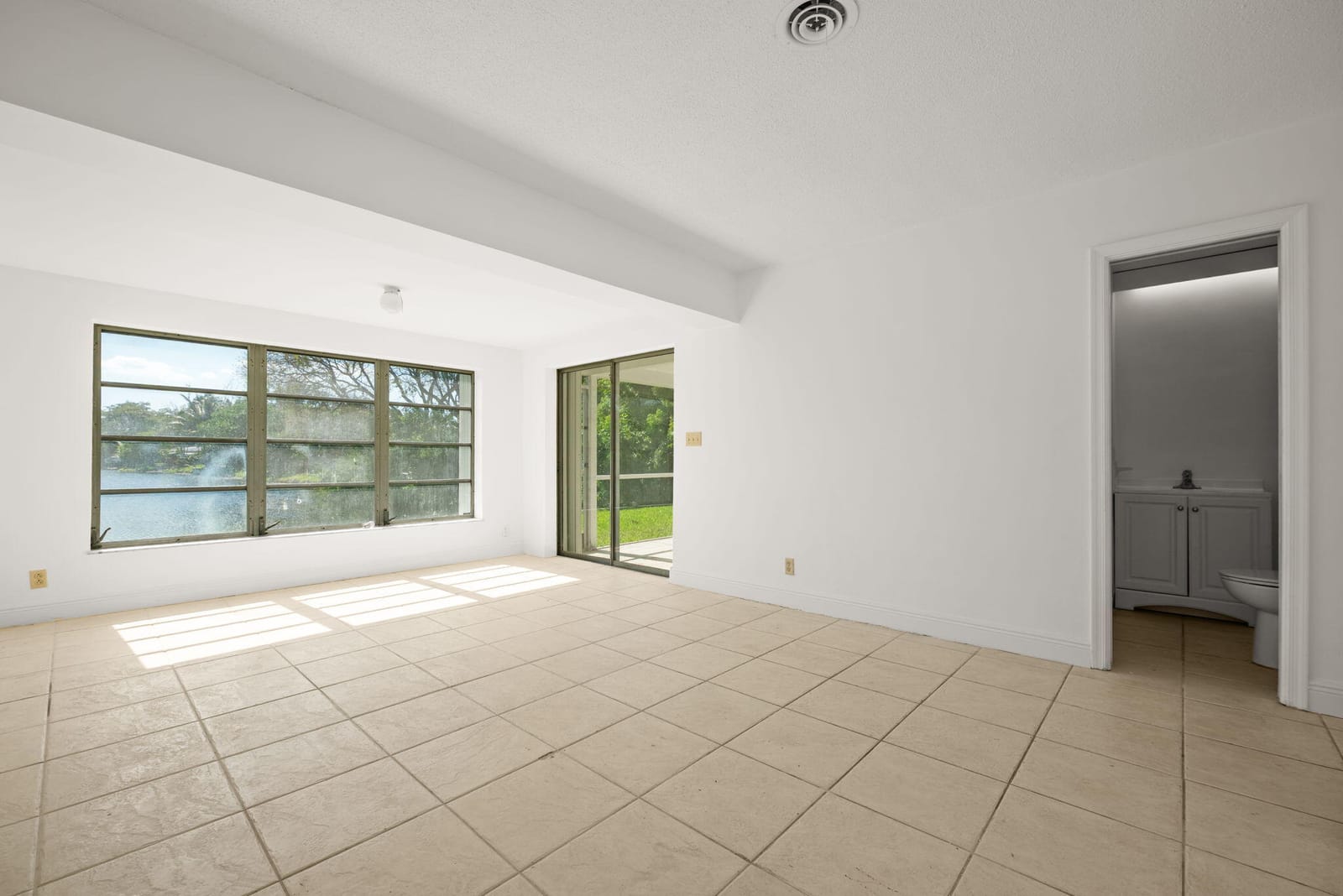 5205 NW 28th Avenue, Tamarac, FL 33309 photo 4