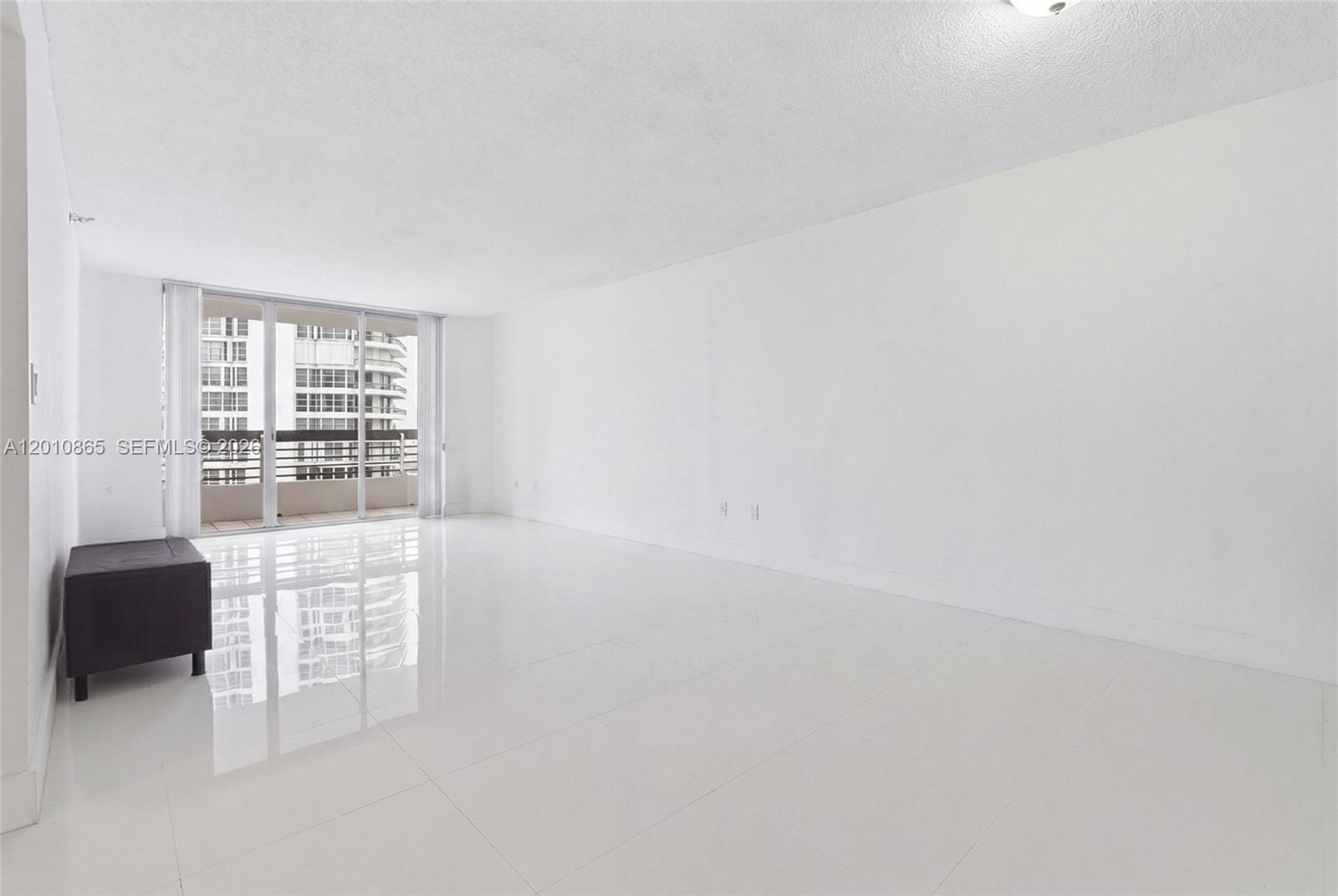 19195 NE 36th Court 604 — photo 4