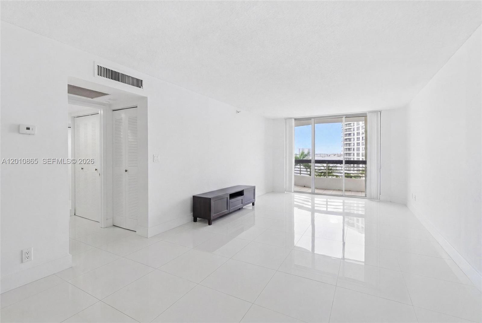 19195 NE 36th Court 604 — photo 5