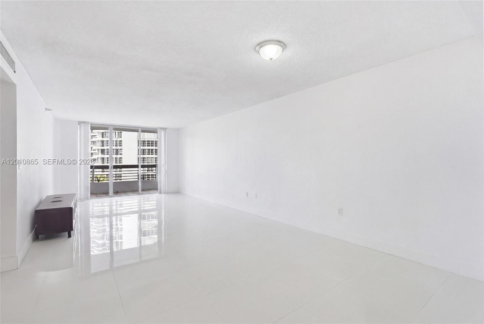 19195 NE 36th Court 604 — photo 7