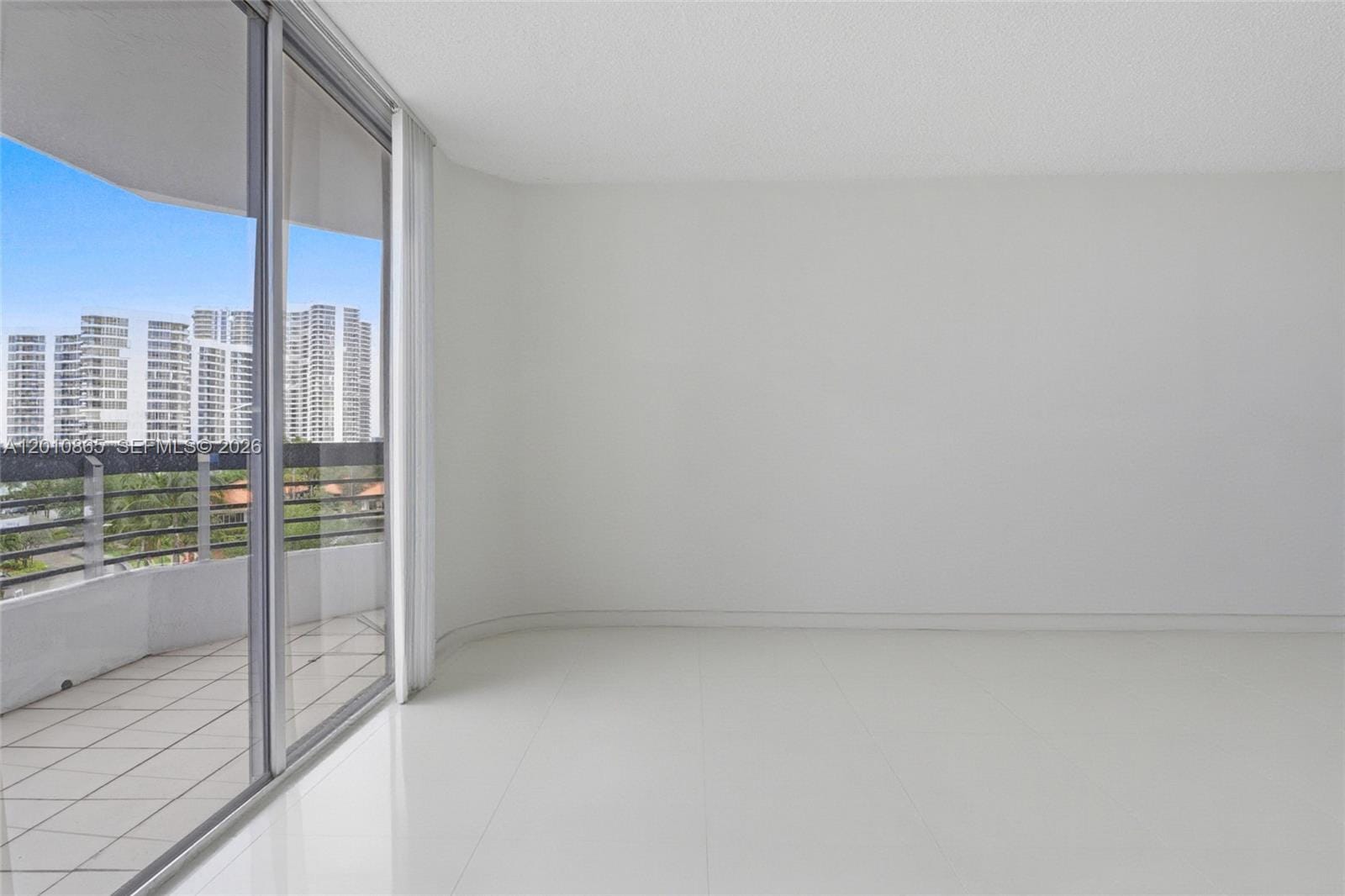 19195 NE 36th Court 604 — photo 9