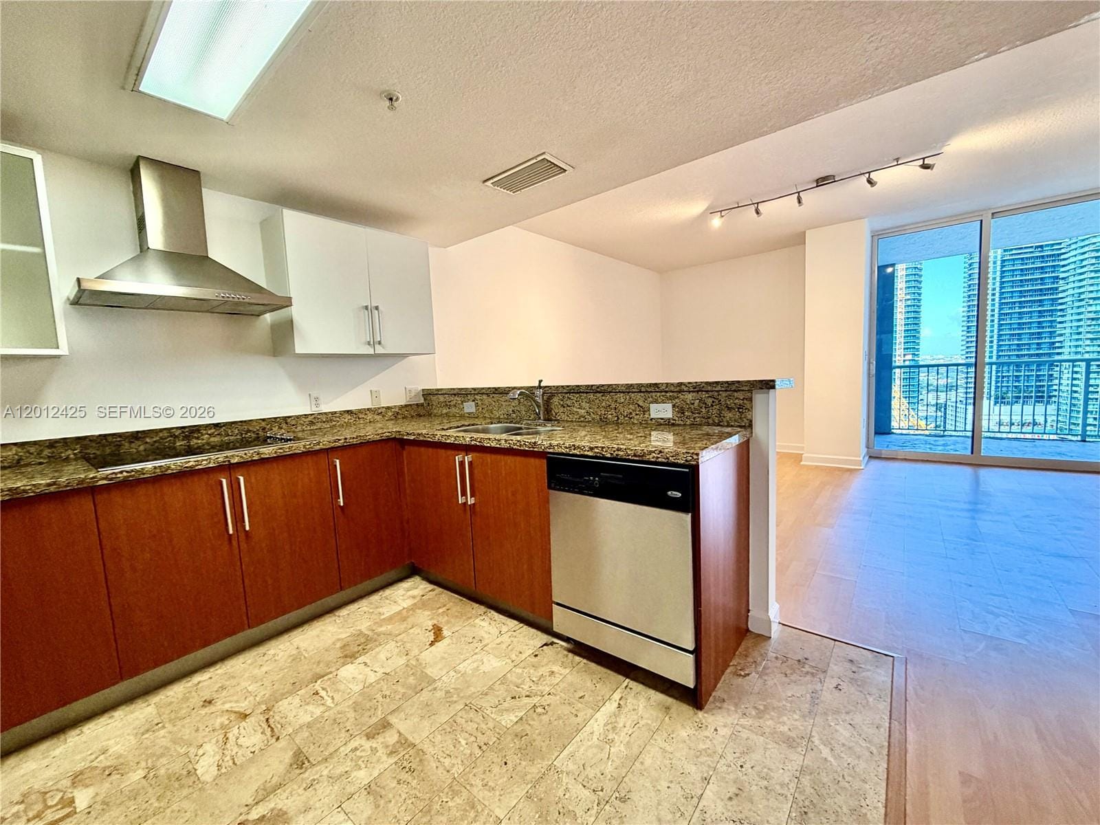 170 SE 14th Street 2906, Miami, FL 33131 photo 2