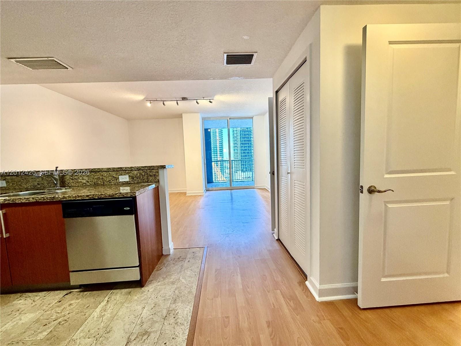 170 SE 14th Street 2906, Miami, FL 33131 photo 3