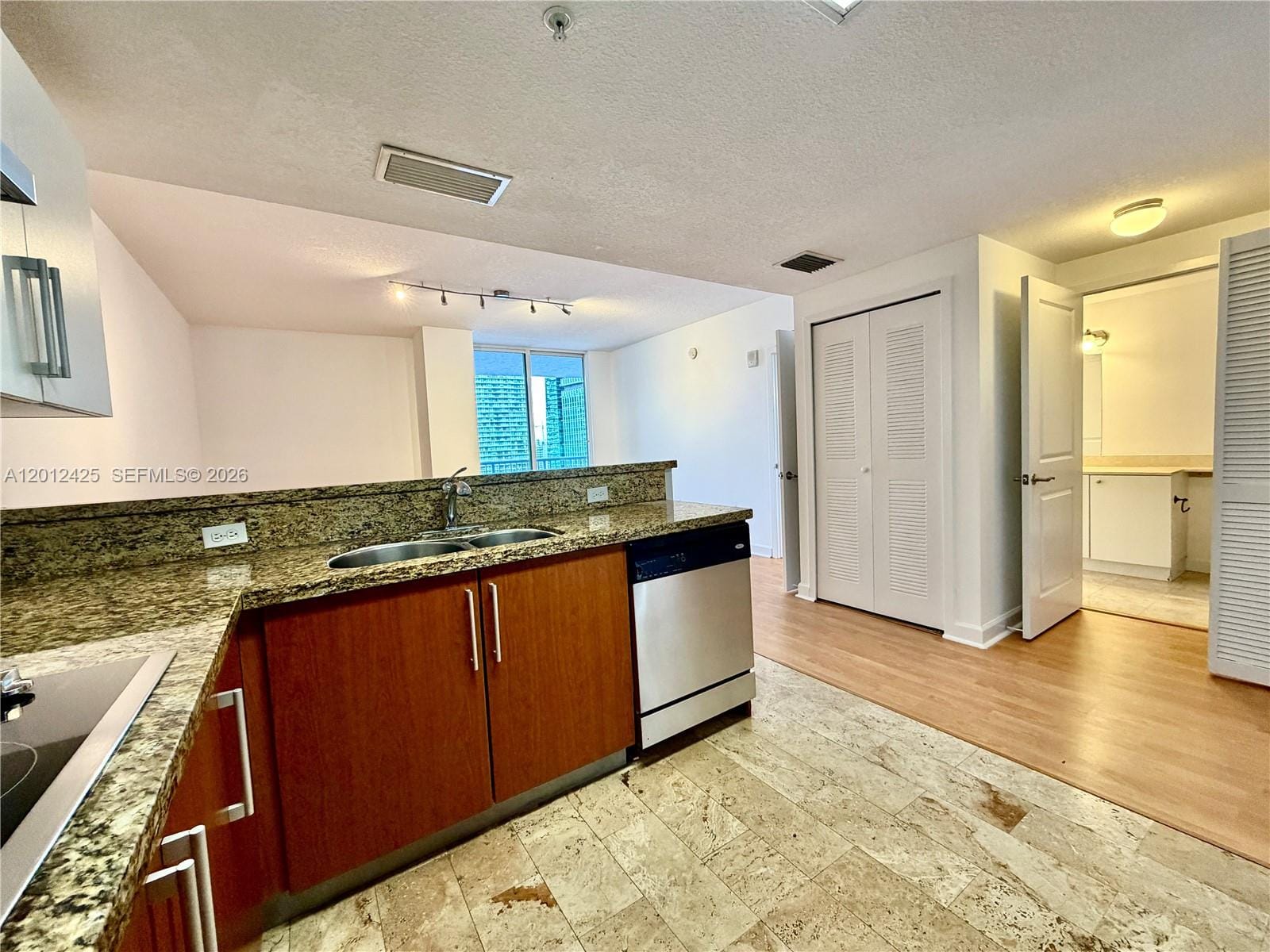 170 SE 14th Street 2906, Miami, FL 33131 photo 4