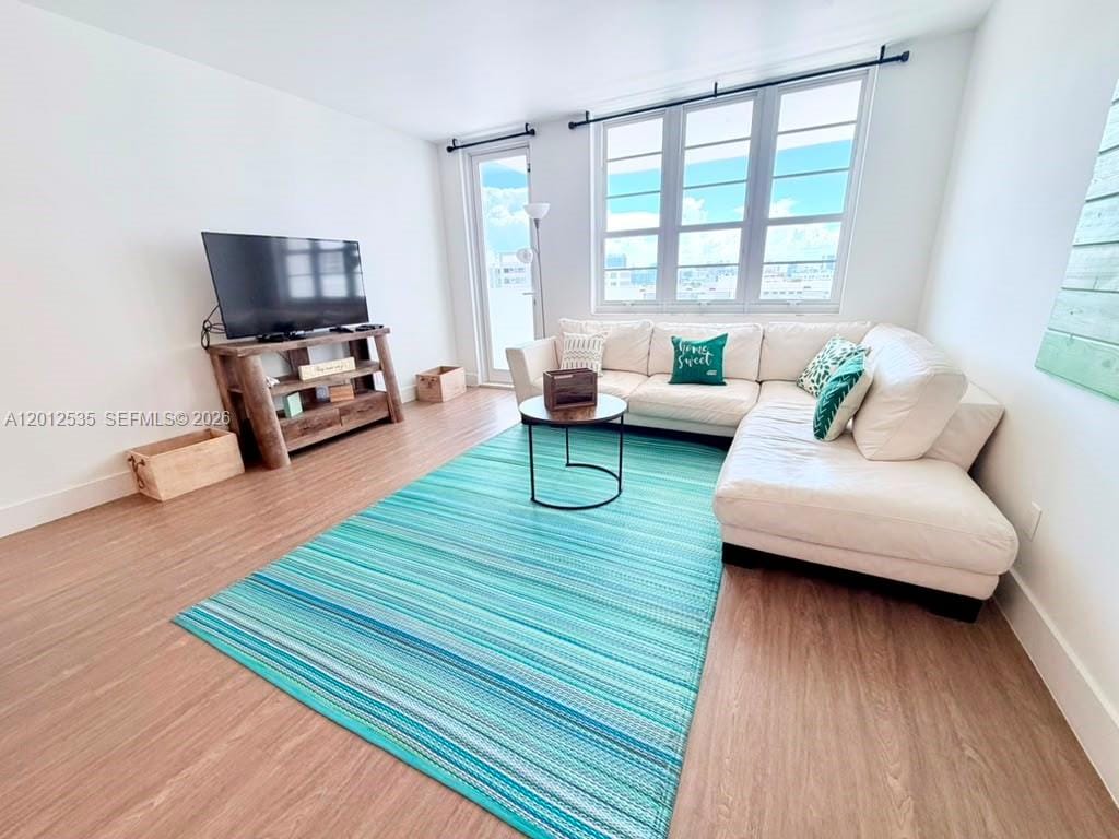 100 Lincoln Road 922 — photo 2