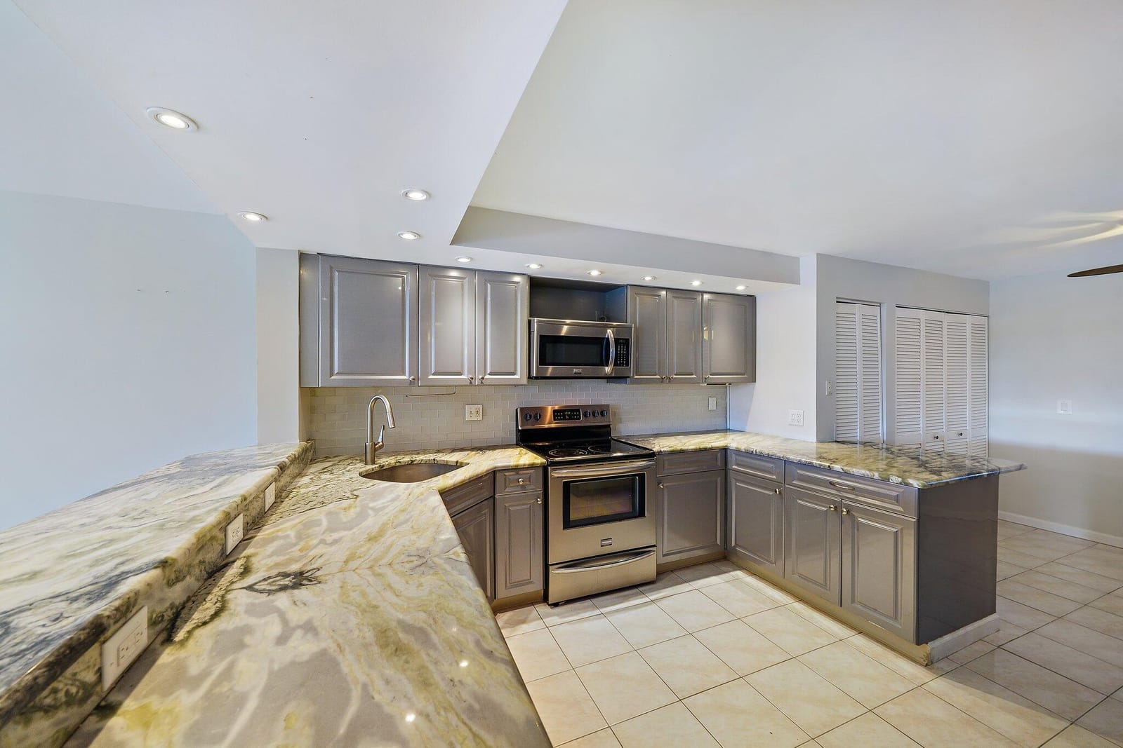 243 Bay Colony Drive N, Juno Beach, FL 33408 photo 11