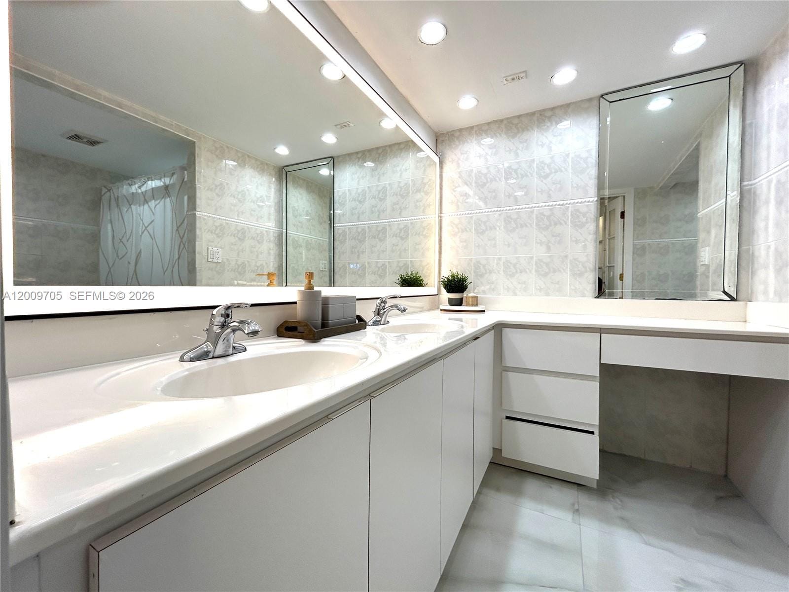 6039 Collins Avenue 1507, Miami Beach, FL 33140 photo 13
