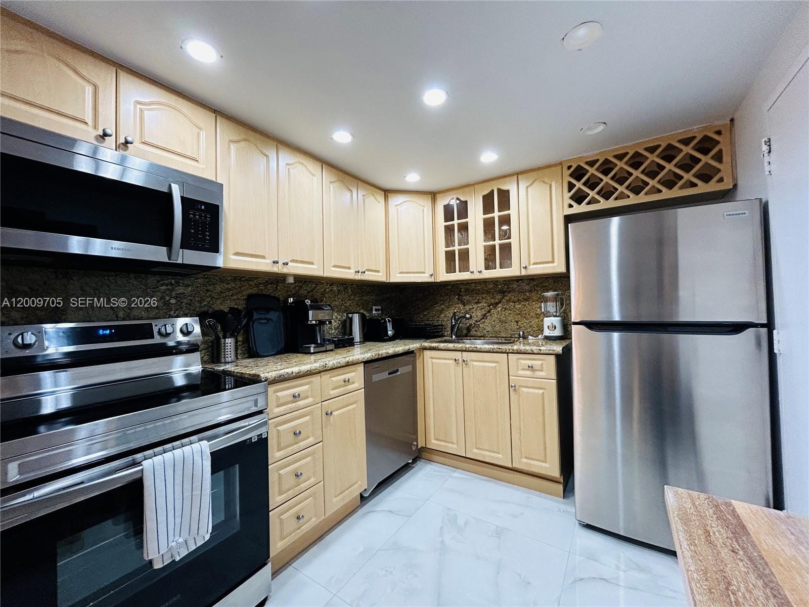 6039 Collins Avenue 1507 — photo 9