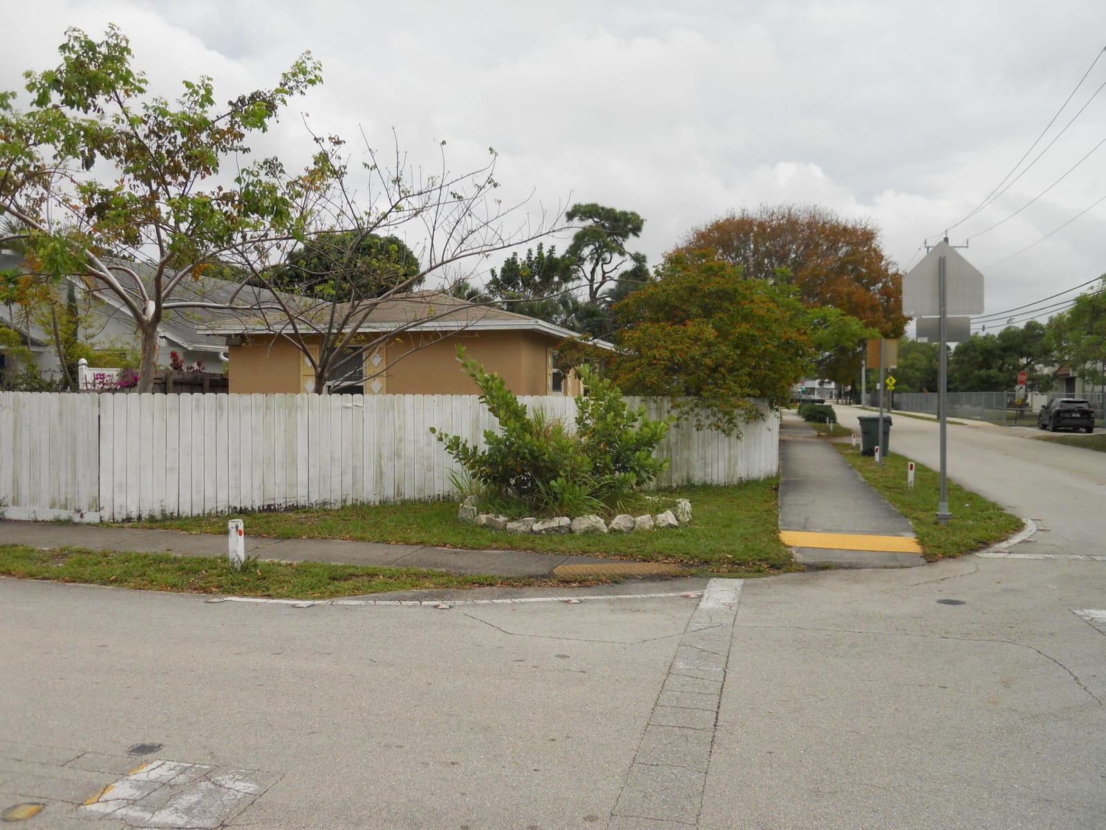 3290 NE 10th Avenue — photo 1
