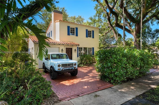 528 Alcazar Avenue, sold in Coral Gables Sec B, Coral Gables, FL