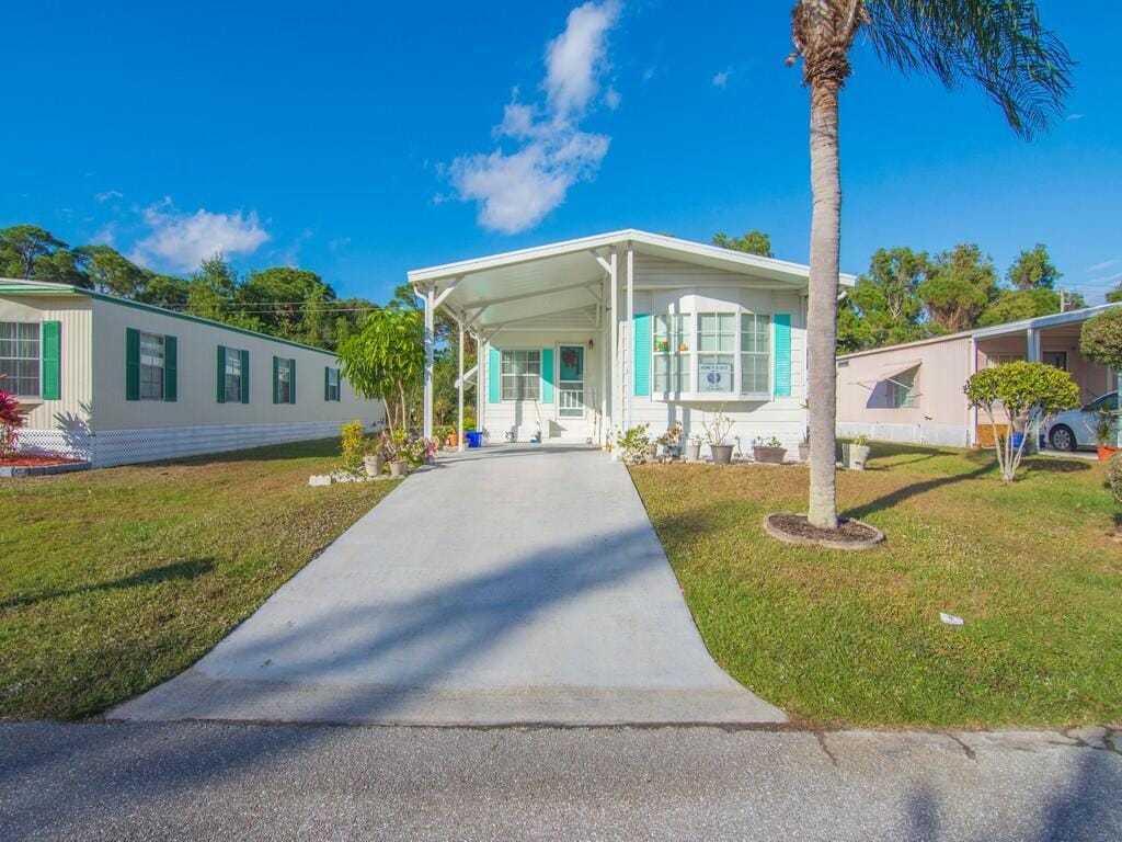 8 Novedades, Port St. Lucie, FL 34952 photo 4