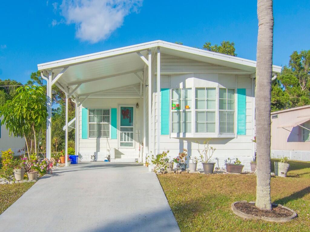 8 Novedades, Port St. Lucie, FL 34952, Port St Lucie