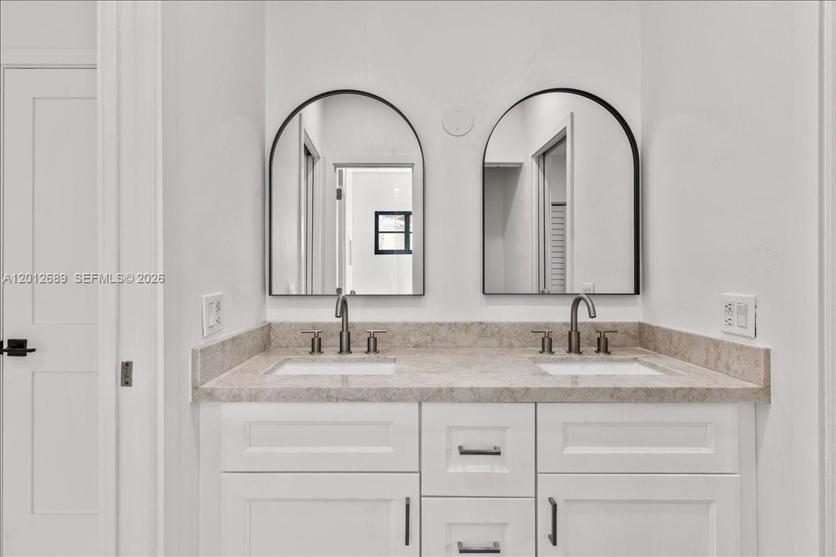 1426 Robbia Avenue, Coral Gables, FL 33146 photo 10