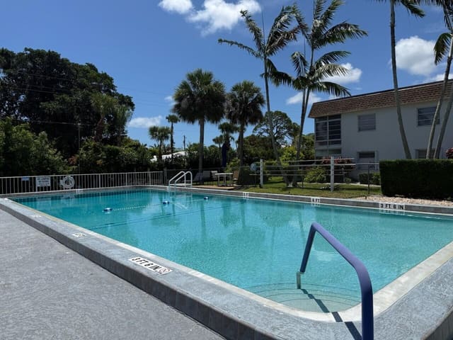 2950 SE Ocean Boulevard 10-2, Stuart, FL 34996
