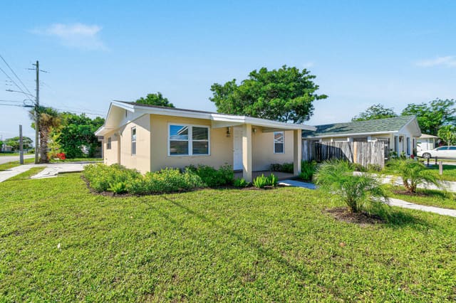 1301 W 25th Street, sold in Monroe Heights, Riviera Beach, FL