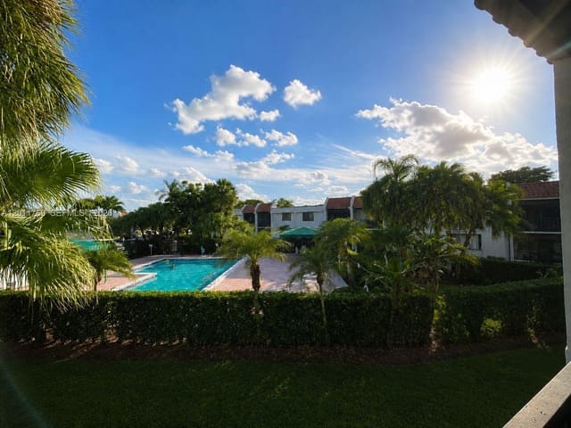 286 Racquet Club Road 204, Weston, FL 33326