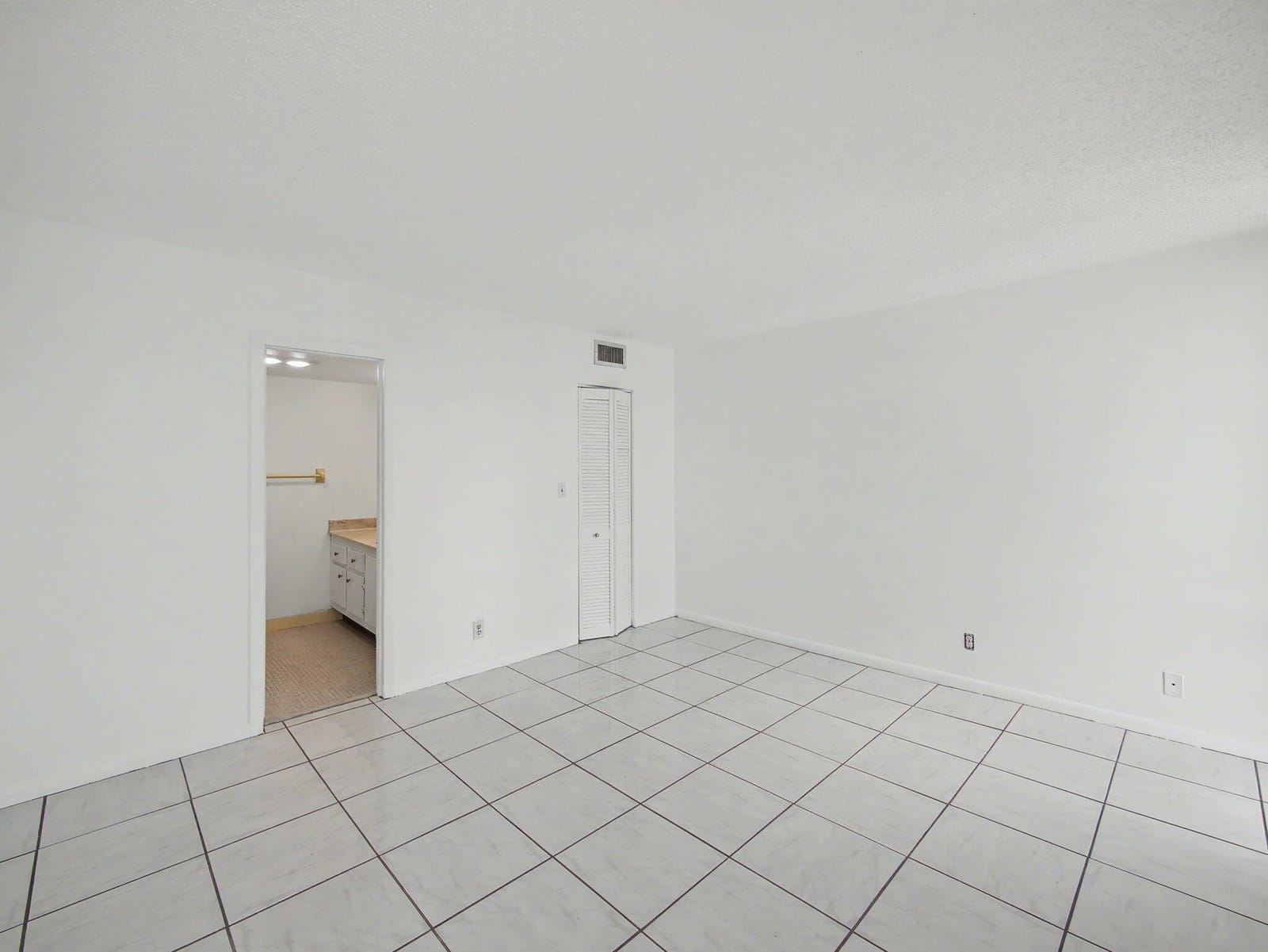 4800 Bayview Drive 606, Fort Lauderdale, FL 33308 photo 11