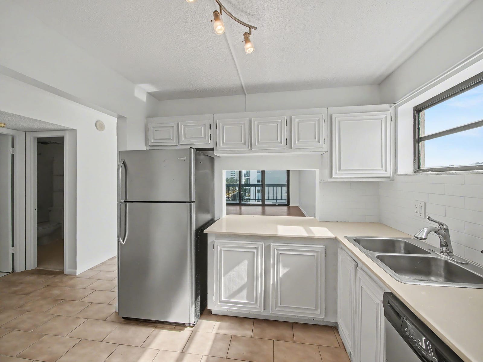 4800 Bayview Drive 606, Fort Lauderdale, FL 33308 photo 8