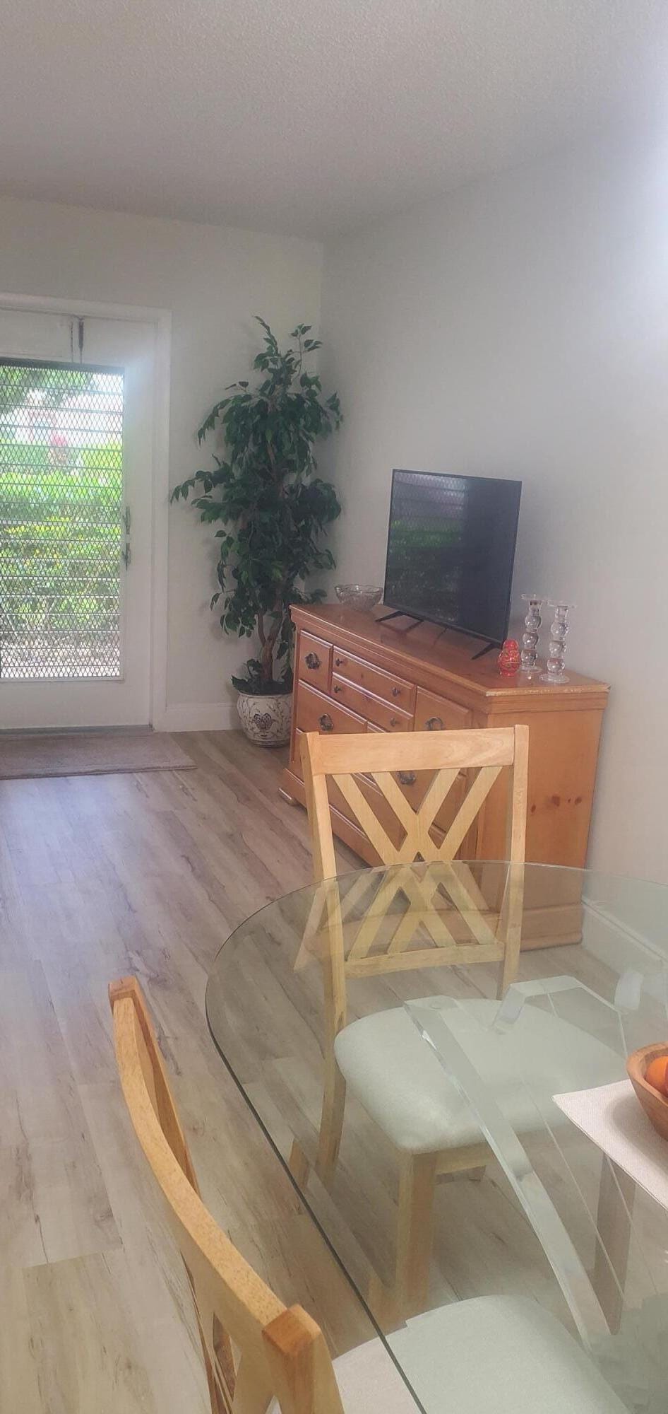390 Fanshaw J — photo 6