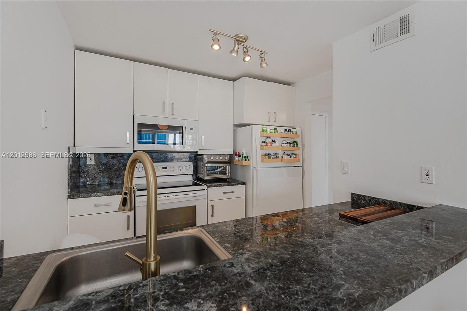 600 NE 36th Street 706 — photo 11