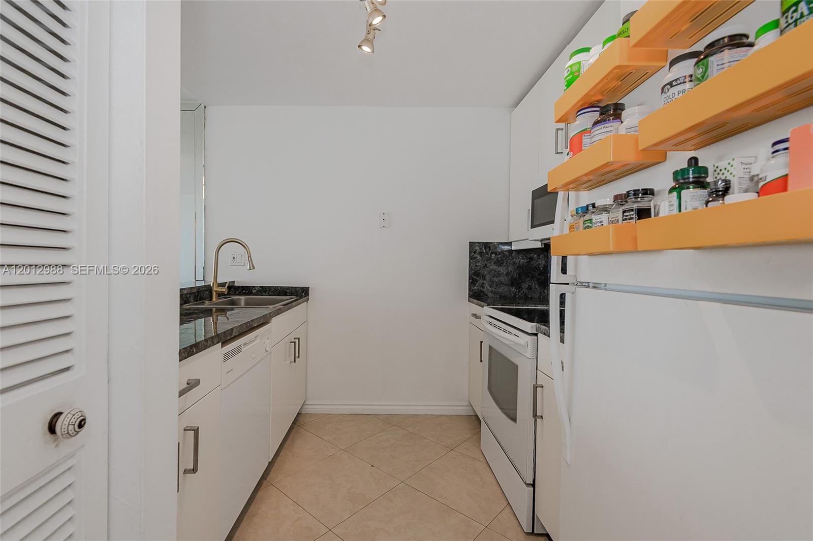 600 NE 36th Street 706 — photo 12