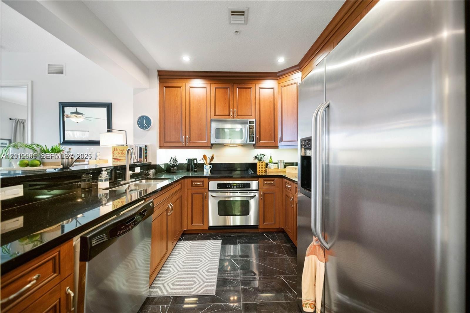 200 NE 2nd Avenue 304 — photo 9