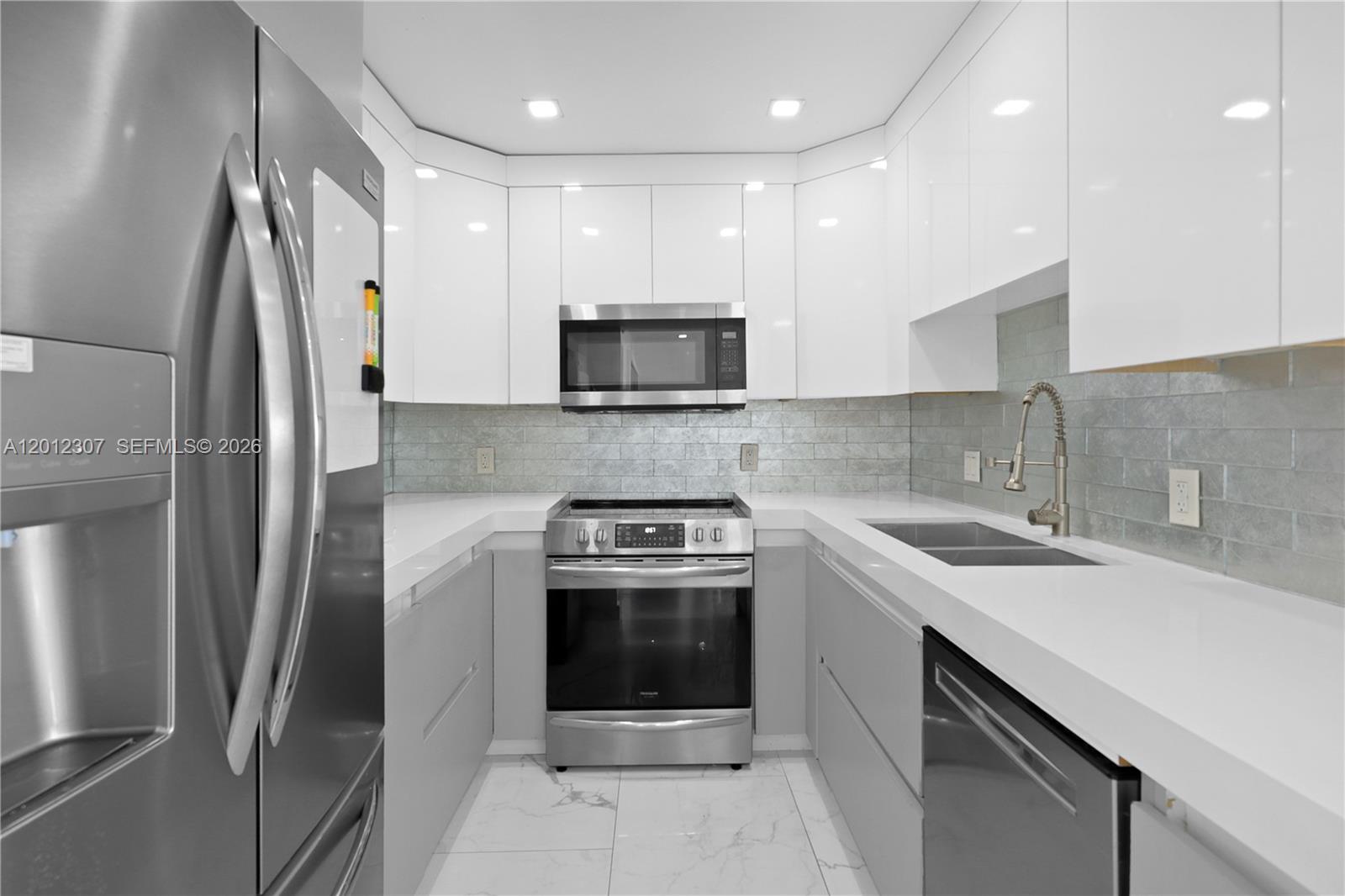3675 N Country Club Drive 2008, Aventura, FL 33180, Aventura
