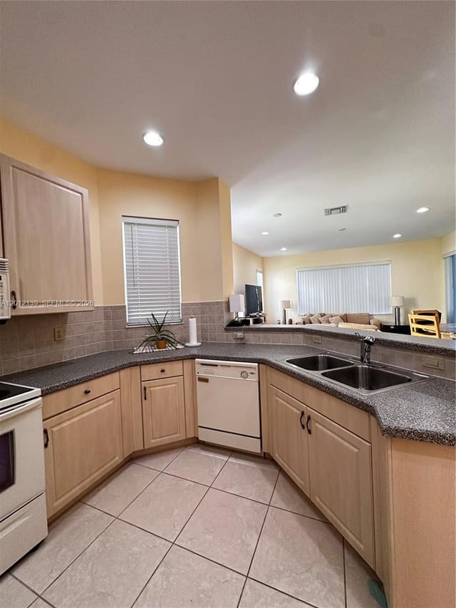 606 Mariner Bay Boulevard, Fort Pierce, FL 34949