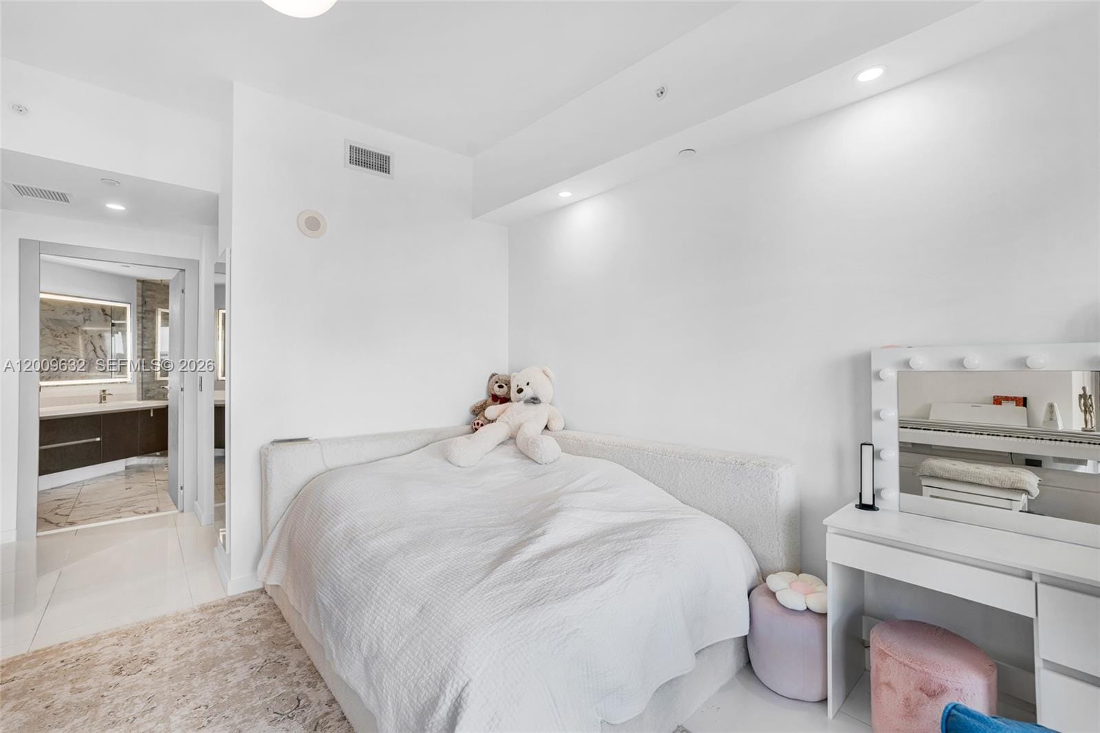 851 NE 1st Avenue 1408, Miami, FL 33132 photo 22