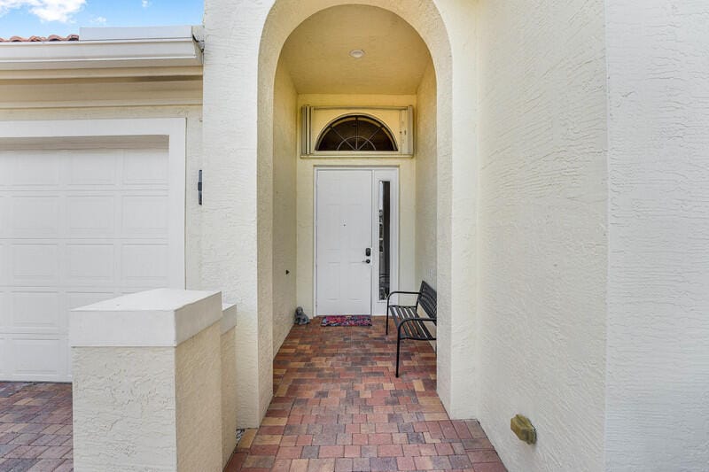 9720 Isles Cay Drive — photo 4