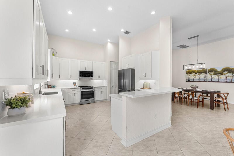 9720 Isles Cay Drive — photo 10