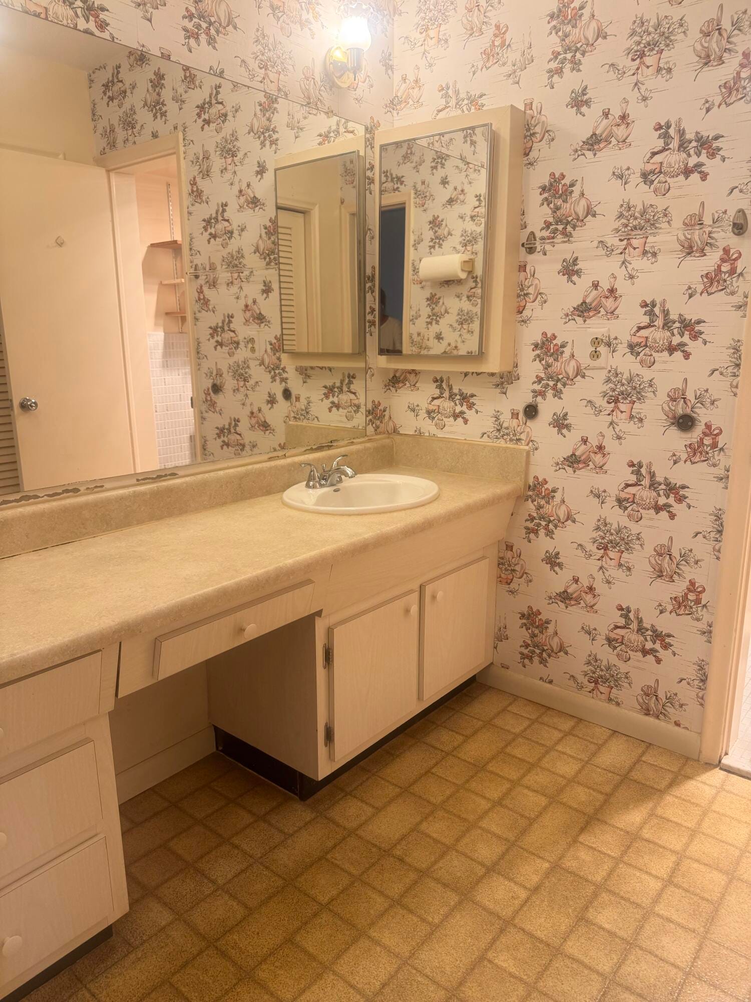 2381 Sunset Avenue 117, Lake Worth Beach, FL 33461 photo 10