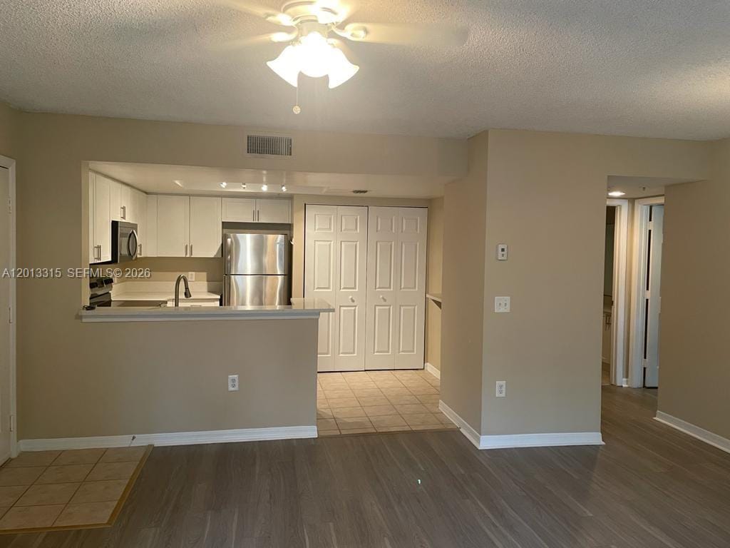 4195 N Haverhill Road 318 — photo 2