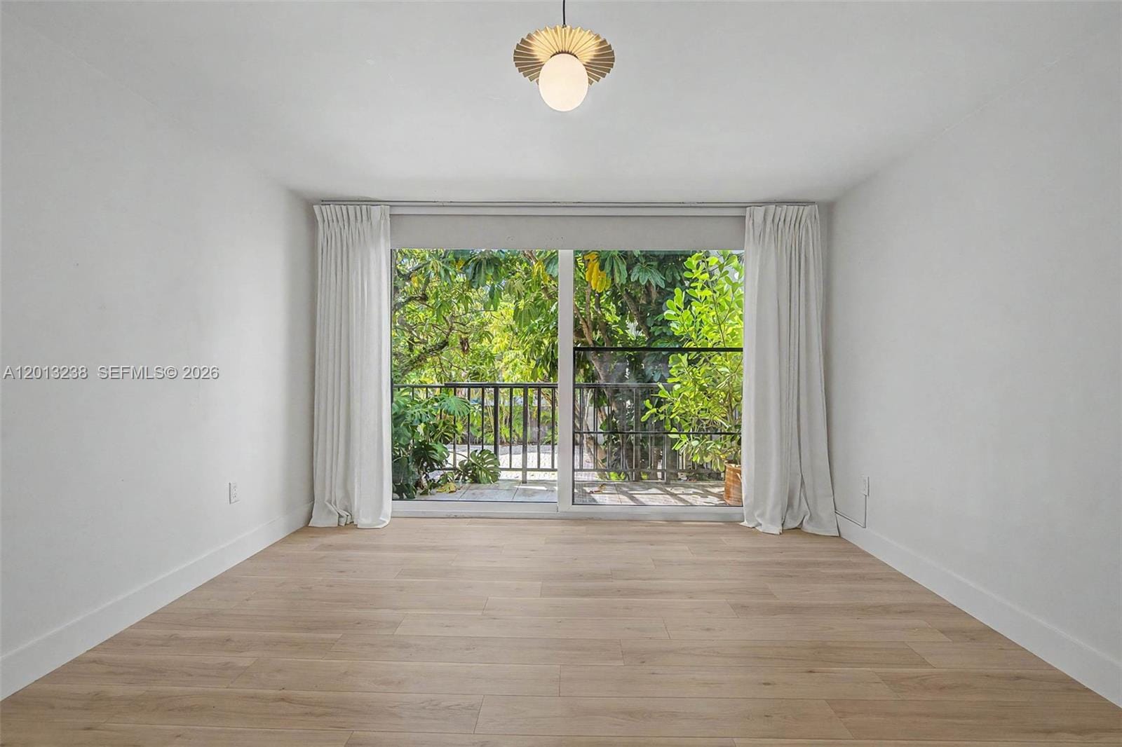 2984 Mary Street — photo 11