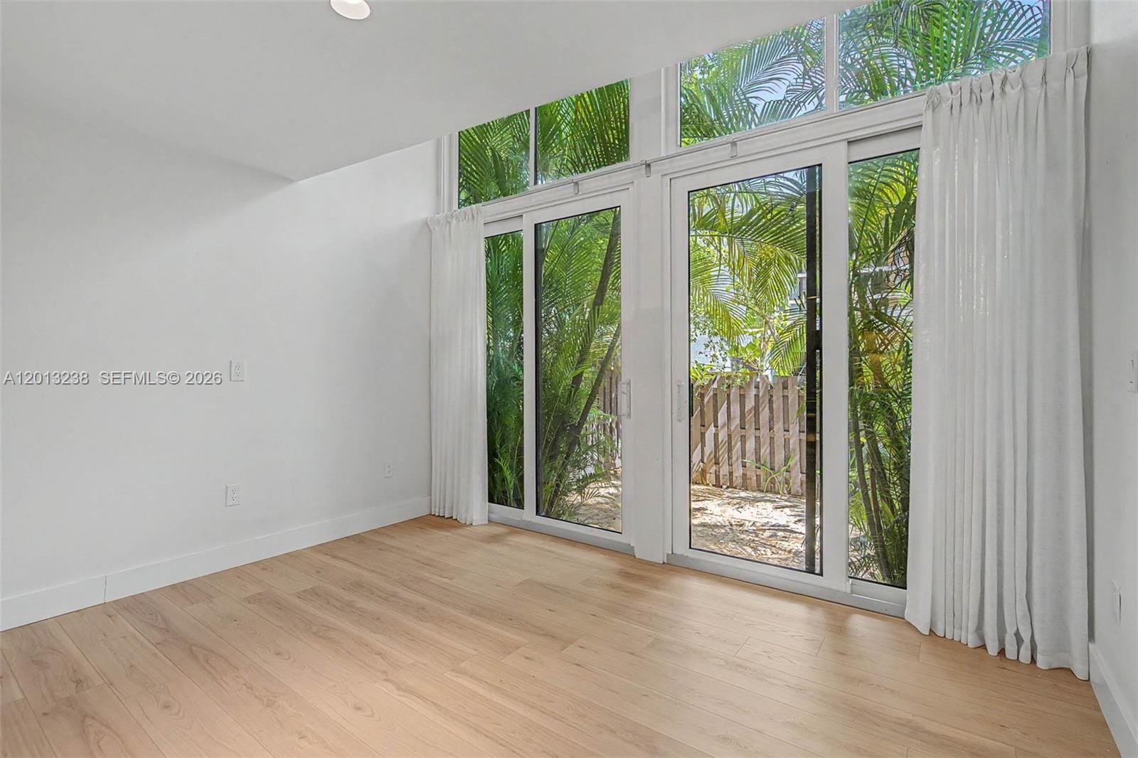 2984 Mary Street — photo 4