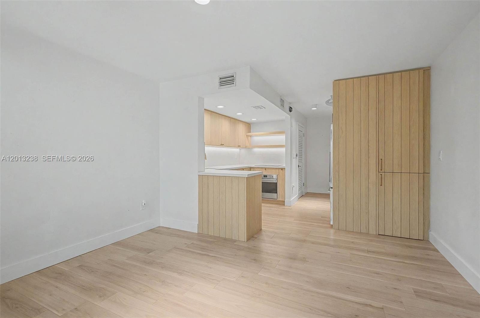 2984 Mary Street — photo 5