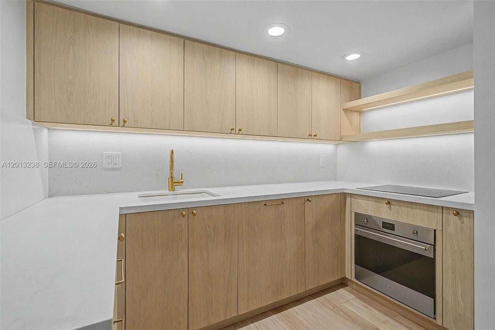 2984 Mary Street — photo 8