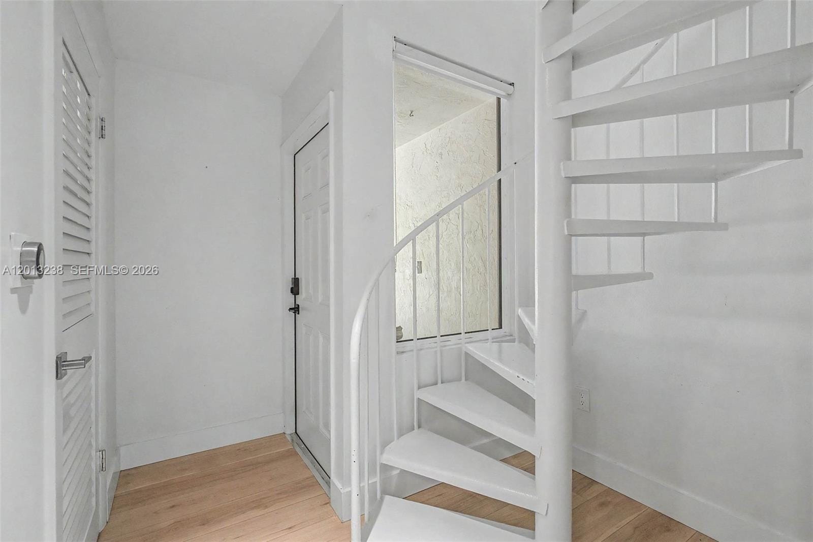 2984 Mary Street — photo 10