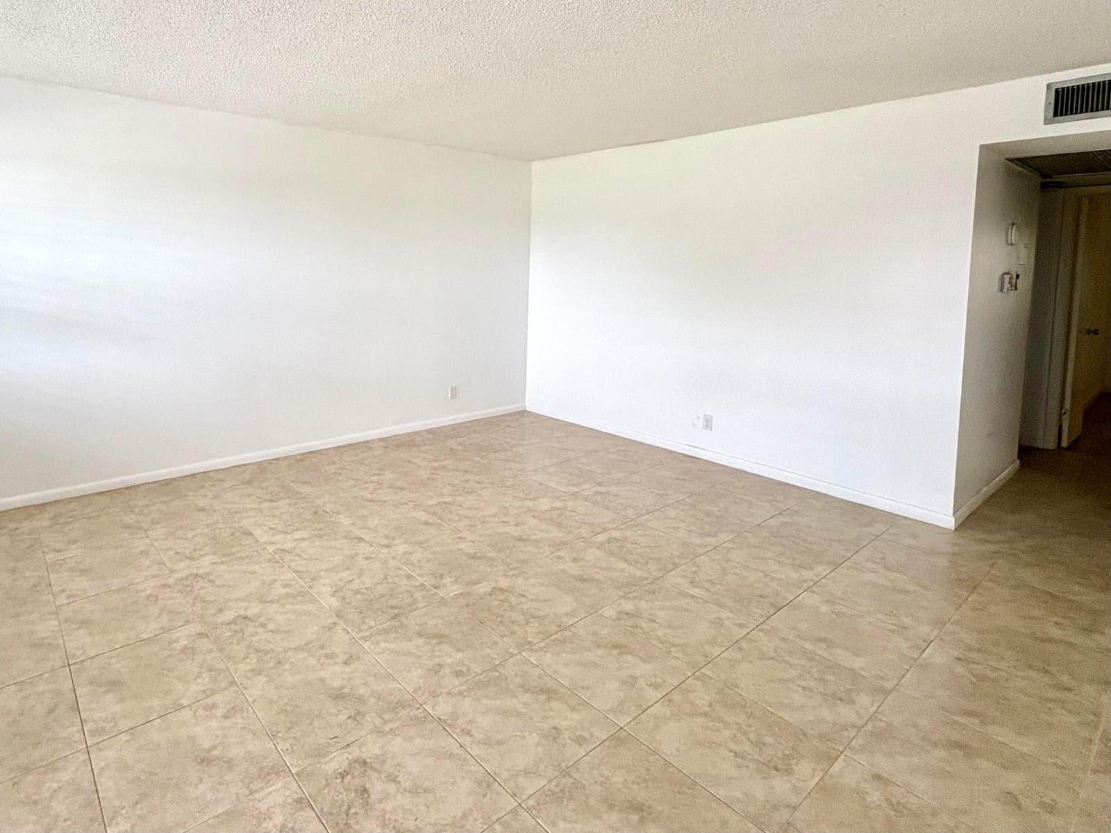163 Somerset Crescent H — photo 2