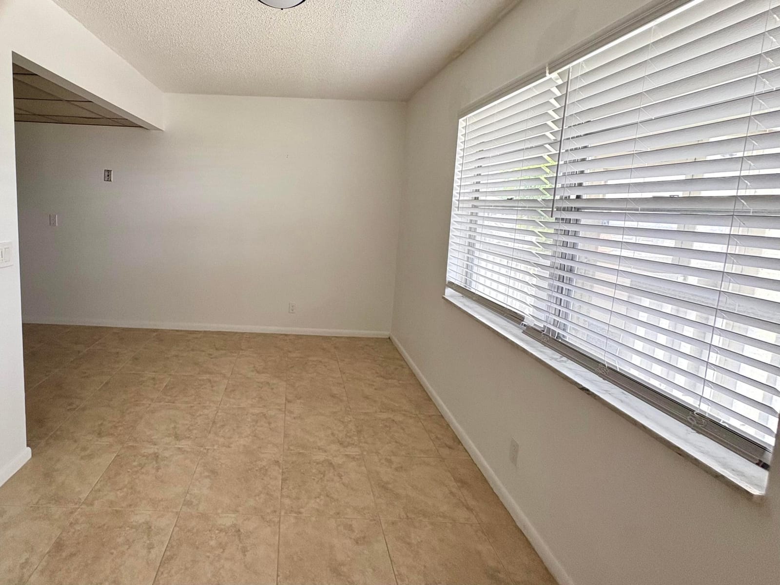 163 Somerset Crescent H — photo 4