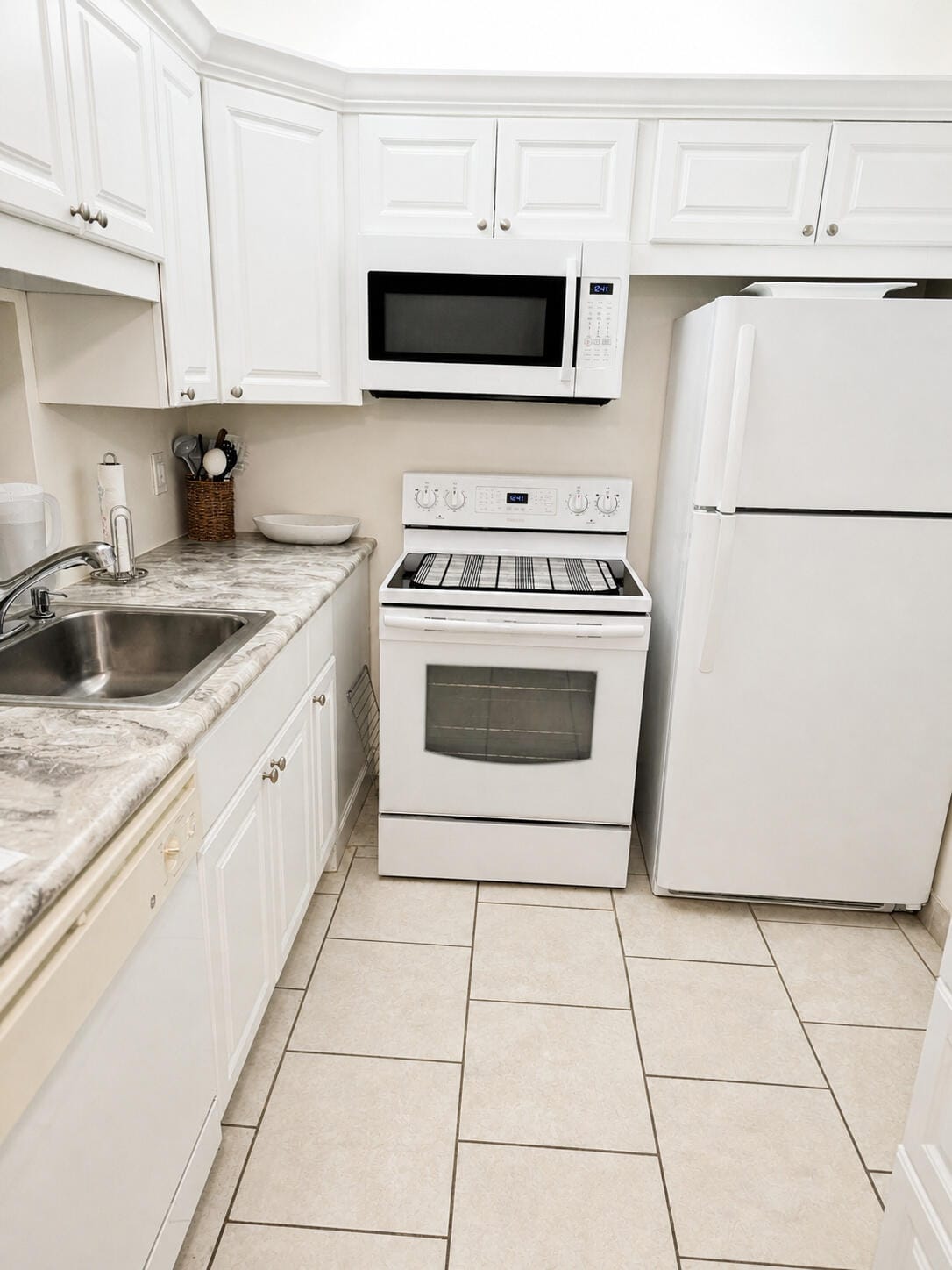 2841 Somerset Drive 107, Lauderdale Lakes, FL 33311 photo 6