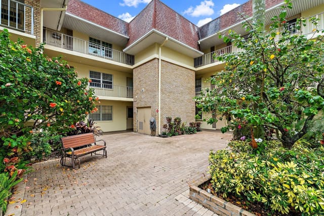 5570 Tamberlane Circle 131, Palm Beach Gardens, FL 33418