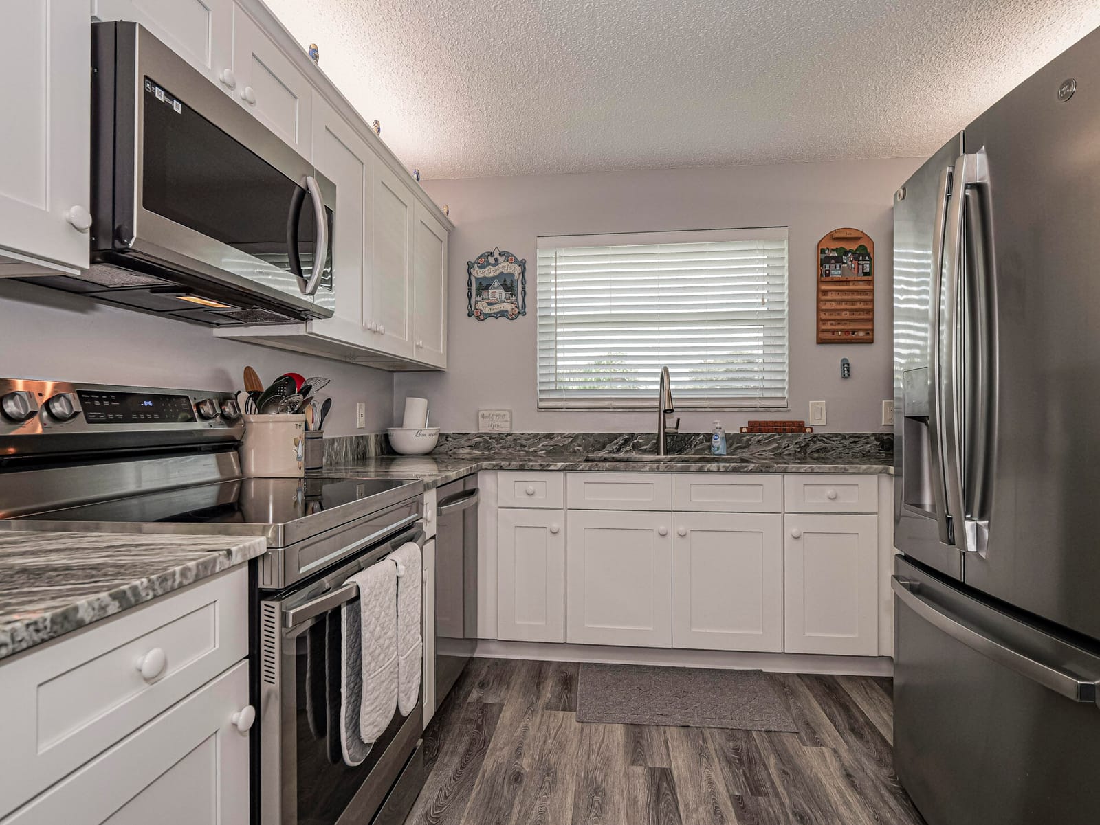 870 Lake Orchid Circle 204 — photo 6