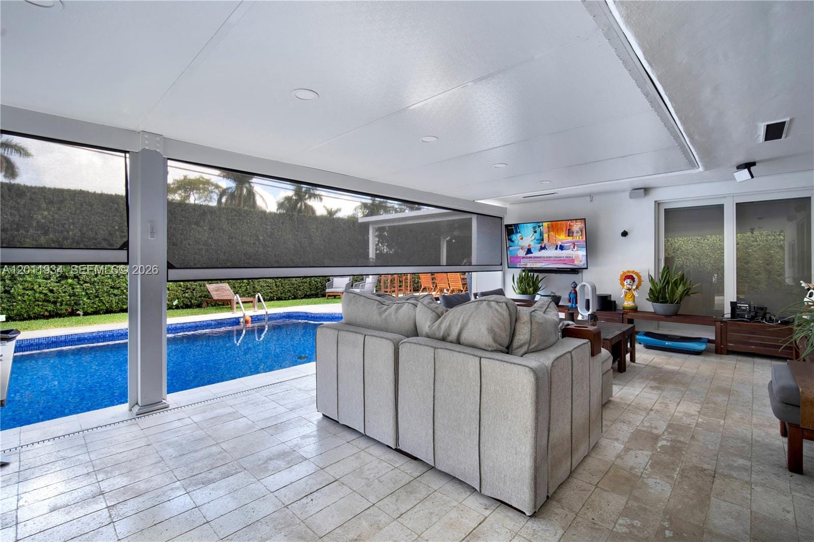 21015 NE 19th Court, Miami, FL 33179 photo 2