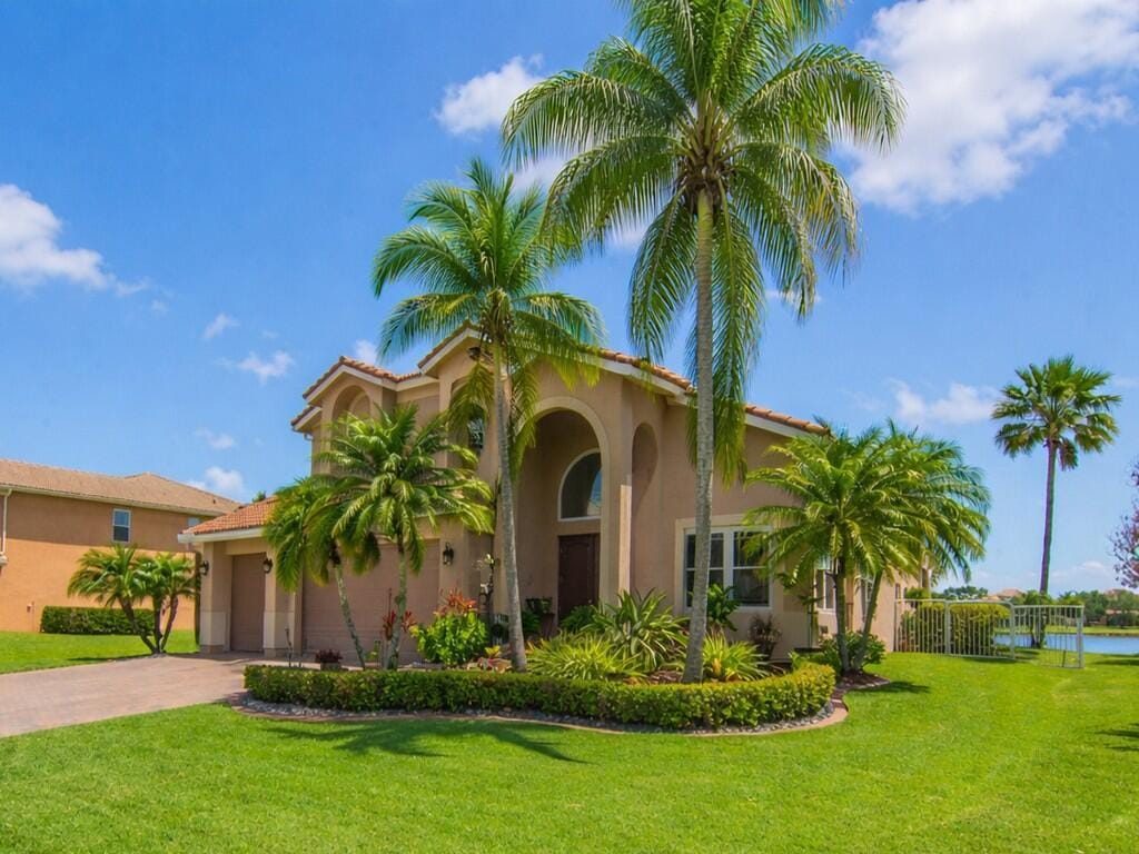 1010 SW Ruby Ave Avenue SW, Vero Beach, FL 32968 photo 2